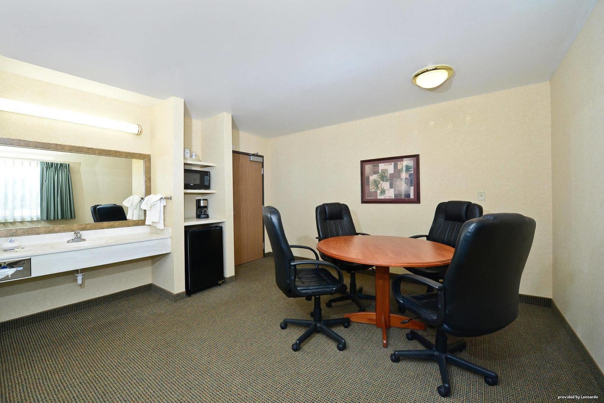 Best Western Sundowner Sterling Room photo